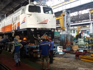 11 Lokomotif KA yang Didatangkan dari AS Dirakit di Balai Yasa Yogyakarta