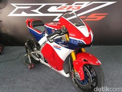 Menjajal Si Buas Honda RC213V-S