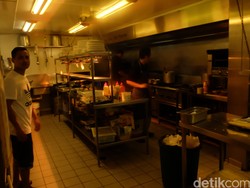 Kisah Edy Triyanto, Pria Blitar yang Jadi Kepala Koki di Restoran Darwin