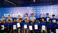 Ini adalah ke-14 pemain berusia 14-16 tahun yang terseleksi dari program Allianz Junior Football Camp 2016 regional Asia, yang digelar di Canggu, Bali, pada 19-21 Juli lalu. Ada sekitar 50 pemain dari 6 negara yang mengikuti camp tersebut.