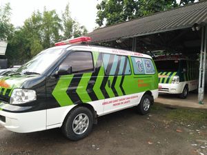 Begini Cara Relawan Bermotor Memandu Mobil Ambulans Begini Cara Relawan Bermotor Memandu Mobil Ambulans