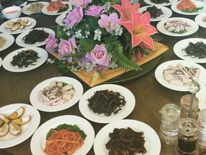 6 Foto Instagram Ini Tunjukkan Makanan Pesawat hingga Pizza di Korea Utara