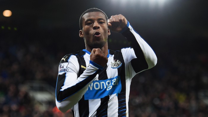 NEWCASTLE UPON TYNE, ENGLAND - DECEMBER 06:  Georginio Wijnaldum of Newcastle United celebrates as he scores their second goal during the Barclays Premier League match between Newcastle United and Liverpool at St James' Park on December 6, 2015 in Newcastle upon Tyne, England  (Photo by Michael Regan/Getty Images)