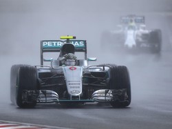 Hujan, Insiden, dan Empat Bendera Merah Saat Rosberg Raih Pole