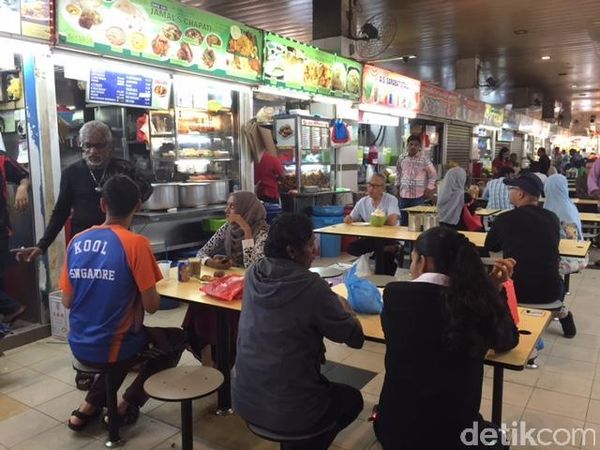 Asyiknya Belanja dan Cicip Jajanan Khas Singapura di Tekka Centre