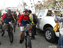 Bos Pertamina Refleksi Sejarah Migas RI Sambil Bersepeda