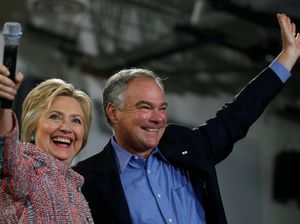 Hillary Clinton Pilih Senator Virginia Tim Kaine sebagai Cawapres