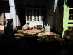 Banjir di Ulujami Jaksel Surut, Warga Jemur Kasur dan Barang Elektronik