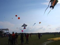 Tak Hanya Jadi Tujuan Wisata, Risma Ingin Festival Layang-layang  Mendidik Masyarakat