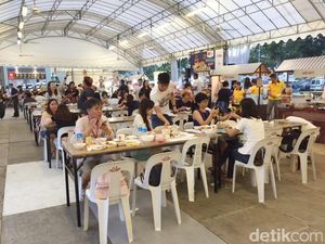 Ada Salted Egg Prata yang Gurih Meleleh di Singapore Favourite Food Village