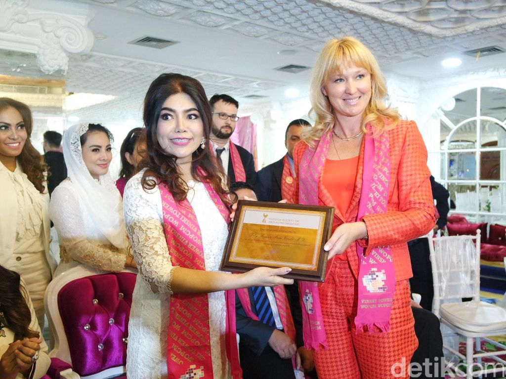 dr. Deby Vinski Berharap Indonesia Menjadi Pusat Wisata Medis Anti-aging dr. Deby Vinski Berharap Indonesia Menjadi Pusat Wisata Medis Anti-aging