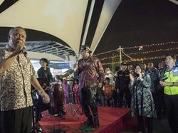 Ditraktir Makan Ikan, Menteri Basoeki Nyanyi Cucak Rowo di Depan Peserta Prepcom 3