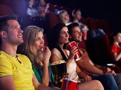 Biar Sama-sama Enak, Ini 8 Etiket yang Perlu Kamu Tahu Saat Nonton Bioskop