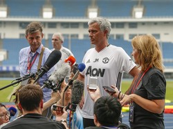 Konferensi Pers Pinggir Lapangan ala Mourinho