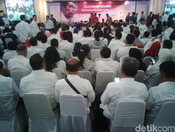 Hadir di Acara Silaturahmi, Presiden Jokowi Disambut Ribuan Relawan