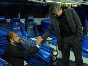 Langgengkan Tradisi Sir Alex, Mourinho Undang Guardiola Minum Wine