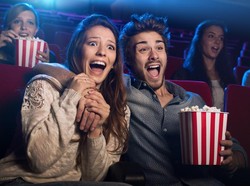 Viral! Ini Trik Unik Sembunyikan Camilan Saat Masuk Bioskop