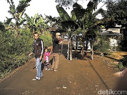 Kang Dedi Instruksikan Anggota Dewan Golkar Perjuangkan Perbaikan Jalan di Sukabumi