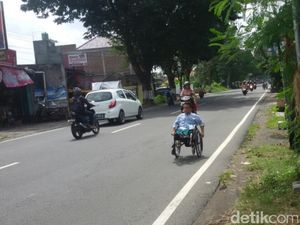 Kegigihan Edi, Tak Lelah Kayuh Kursi Roda Sejauh 6 Km ke Sekolah Tiap Hari
