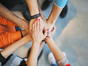 Surat Al Isra Ayat 7: Pentingnya Berbuat Baik pada Diri Sendiri dan Orang Lain