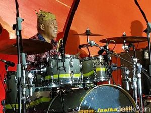 Lihat Menteri PUPR Main Drum, Jokowi: Masih Kalah dengan John Bonham