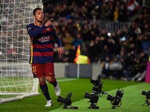 Barcelona Lepas Adriano ke Besiktas Barcelona Lepas Adriano ke Besiktas
