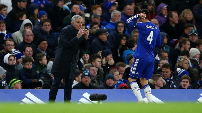 Fabregas Mourinho LONDON, ENGLAND - NOVEMBER 21: Jose Mourinho (L) Manager of Chelsea instructs to Cesc Fabregas (R) during the Barclays Premier League match between Chelsea and Norwich City at Stamford Bridge on November 21, 2015 in London, England. (Photo by Paul Gilham/Getty Images)