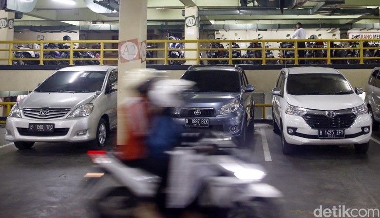 Kantong Parkir untuk Pembatasan Ganjil Genap Pembatasan kendaraan ganjil-genap di Jakarta direncanakan mulai diterapkan pada akhir Juli mendatang. Kantong-kantong parkir pun tengah disiapkan.