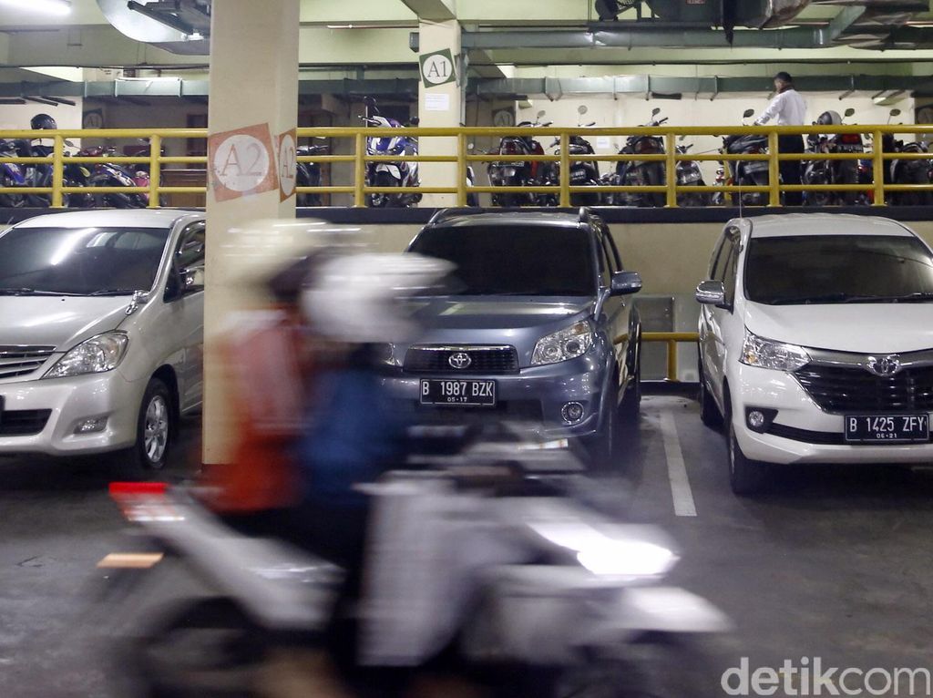 Anies Naikkan Pajak Parkir DKI Jakarta, Pengusaha: Sudah Susah Masih Diperas