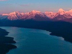 Danau McDonald yang Menakjubkan di AS, Batunya Warna-warni!