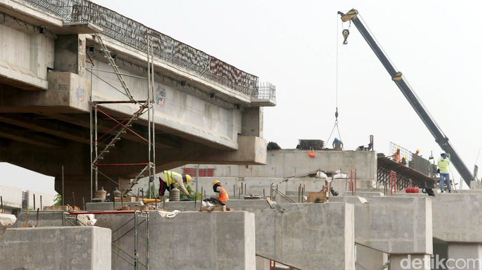 Tol Becakayu Garapan Waskita Karya Foto: Agung Pambudhy