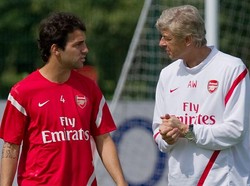 Cesc Fabregas pernah menolak gabung pramusim Arsenal sebelum kembali ke Barcelona pada 2011. Foto: Leon Neal / AFP