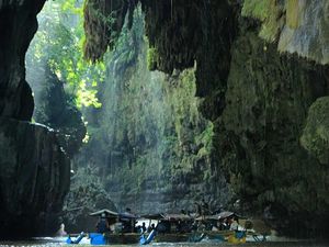 Green Canyon Pangandaran, Wisata Main Air yang Seru di Jawa Barat Green Canyon Pangandaran, Wisata Main Air yang Seru di Jawa Barat