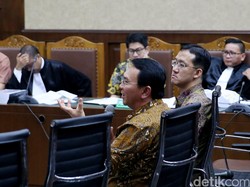 Sunny Tanuwidjaja: Sanusi Berbicara dalam Bahasa Sinyal