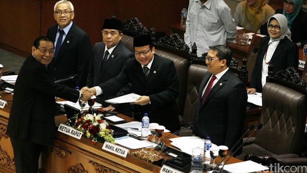 DPR Gelang Sidang Paripurna