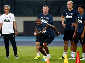 Cuaca Buruk, Laga MU vs City Dibatalkan Cuaca Buruk, Laga MU vs City Dibatalkan