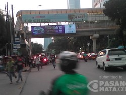 Puluhan Pelajar Tawuran di Depan Mal Kokas, Lalin dari Tebet ke Kuningan Macet