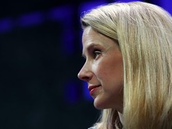 CEO Yahoo: Tinggal atau Pergi dengan Parasut Emas?