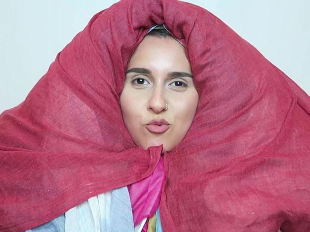 Pakai 100 Kerudung, Seperti Ini Penampilan Blogger Hijab Inggris Dina Tokio Pakai 100 Kerudung, Seperti Ini Penampilan Blogger Hijab Inggris Dina Tokio