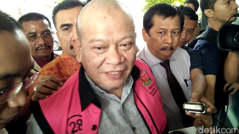 PSSI Tak Kunjung Bayar Utang, La Nyalla Minta Menpora Turun Tangan PSSI Tak Kunjung Bayar Utang, La Nyalla Minta Menpora Turun Tangan