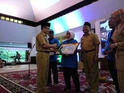 Piala Adipura, 2 Tukang Sapu di Banyuwangi Diberi Hadiah Umrah Gratis