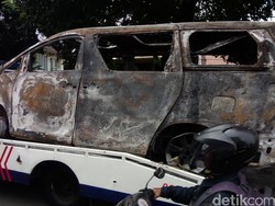 Ini Penampakan Bangkai Toyota Alphard yang Terbakar di Senayan