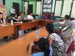 Ortu Korban Vaksin Palsu RS Harapan Bunda Datangi Komnas PA