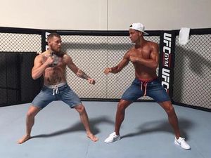 Ketika Ronaldo Satu Ring dengan Conor McGregor