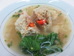 Nyam! Kenyal Gurih, Bakso Isi Rawit yang Menggigit Ada di 4 Tempat Ini