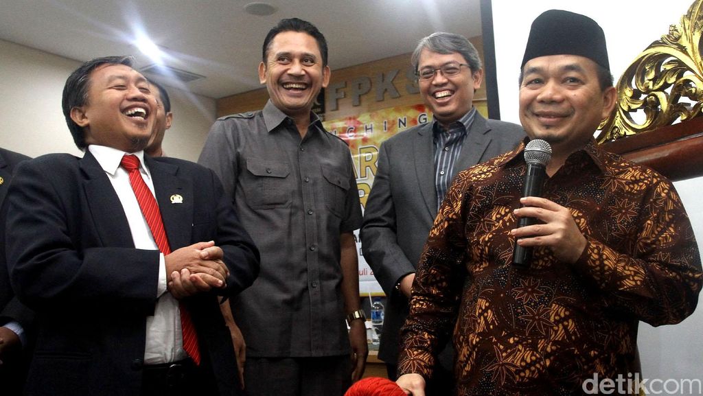 PKS Resmikan Hari Aspirasi PKS Resmikan Hari Aspirasi