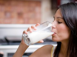 Mengikat Racun, Susu Bisa untuk Pertolongan Pertama Keracunan Makanan