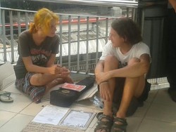 Dua Mahasiswa Rusia yang Ngamen Baik-baik Saja, Ini Penjelasan Masalahnya