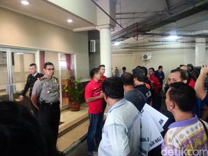 Rekonstruksi Pembunuhan Farah, Calvin Peragakan 55 Adegan di 3 Lokasi Rekonstruksi Pembunuhan Farah, Calvin Peragakan 55 Adegan di 3 Lokasi