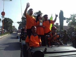 Ratusan Pasukan Kuning Kirab Adipura Kirana Keliling Kota Mojokerto